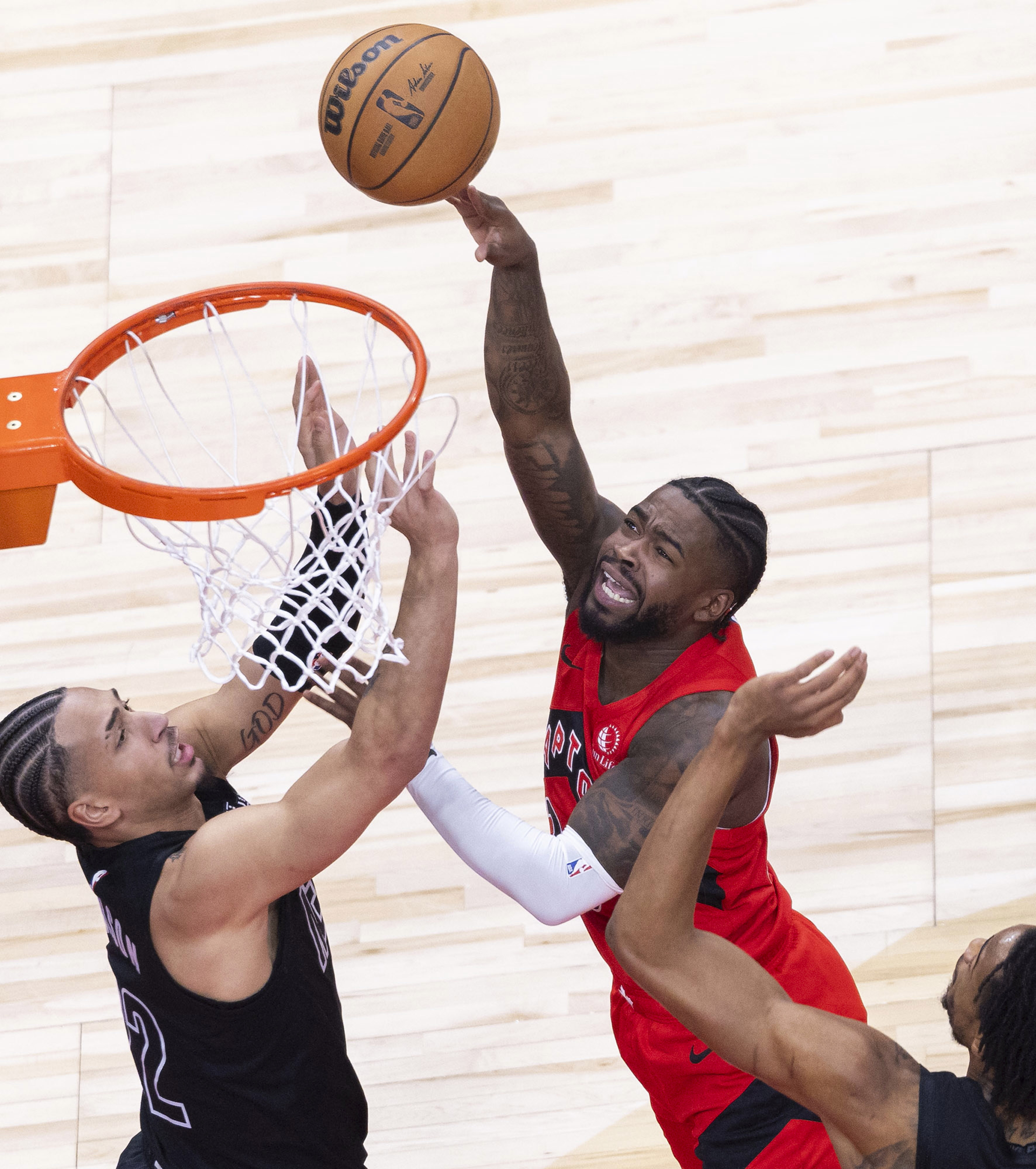 猛龙队前锋受伤，球队阵容再次受挫