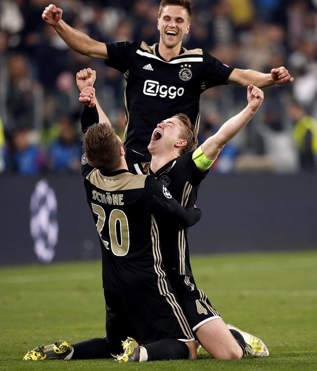 阿贾克斯签约荷兰国脚，强化阵容深度的简单介绍