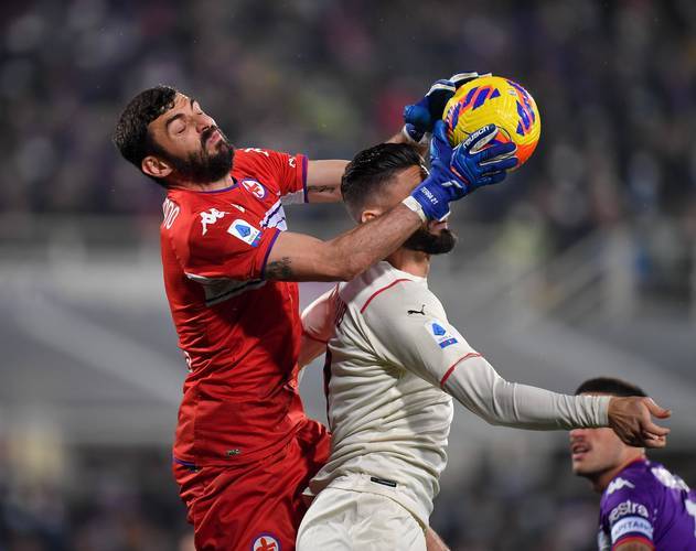 比赛中球队采取反击战术,制造威胁 比赛中球队采取反击战术,制造威胁