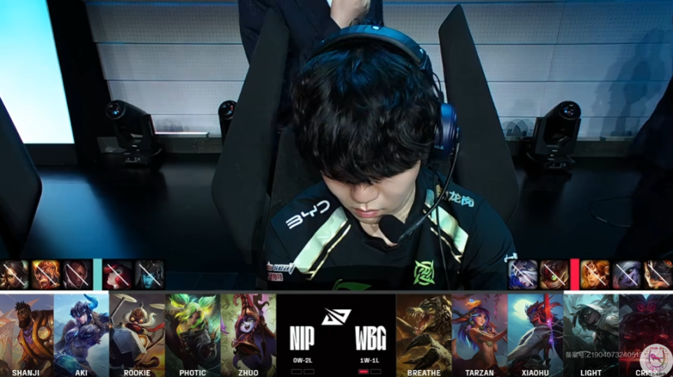 Rookie爆冷击败FPX，比分优势明显引爆全场！