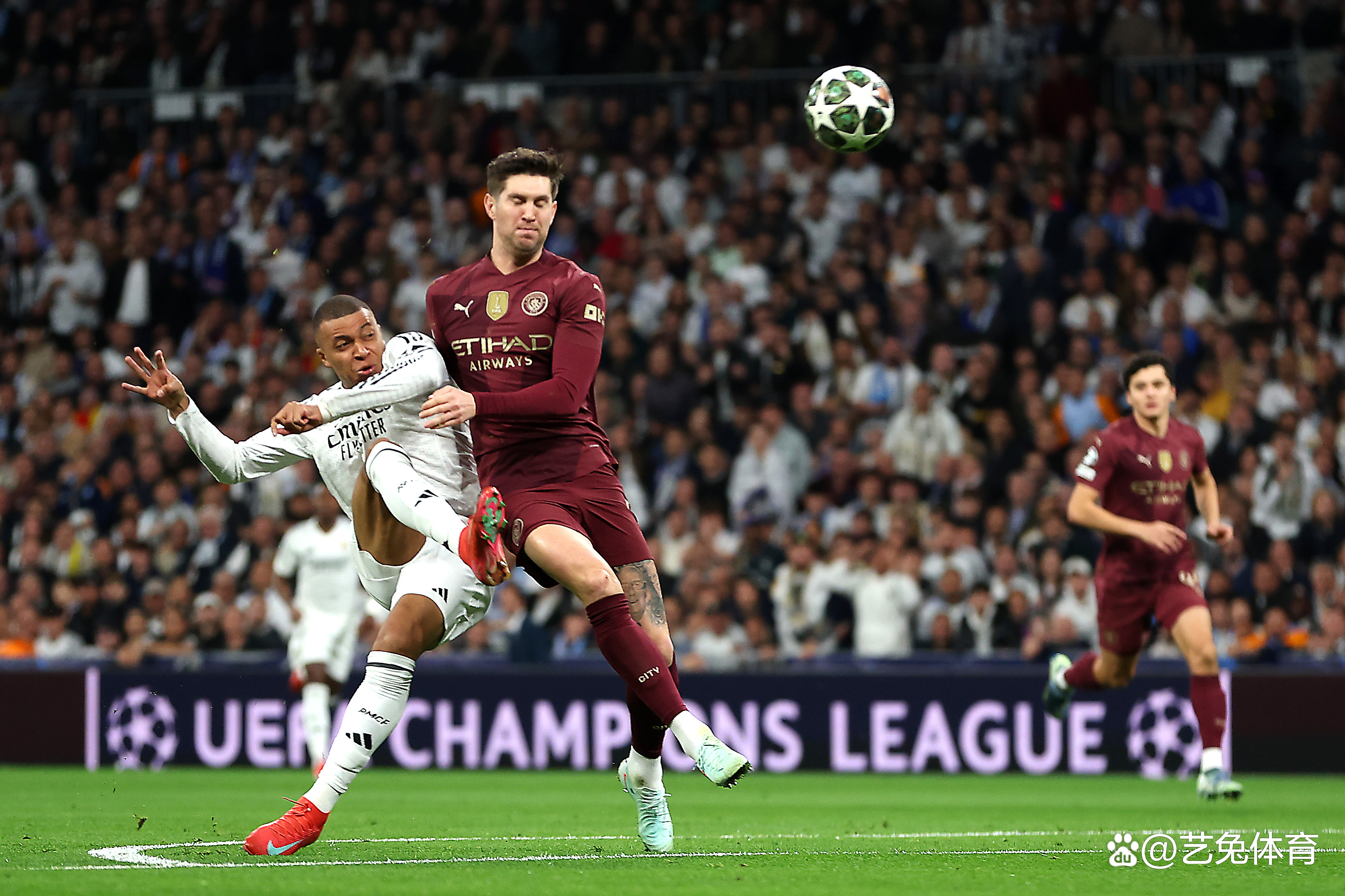 姆巴佩迎来十赛季高光表现，曼联球迷沸腾！