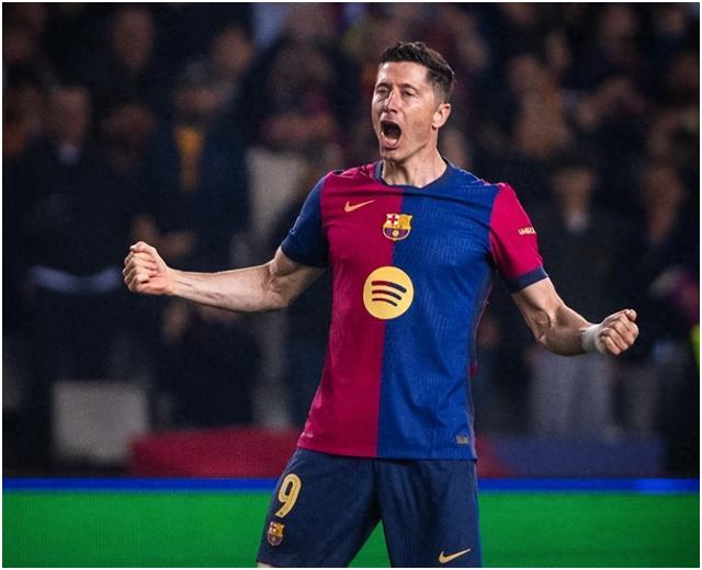 包含莱万多夫斯基重返赛场，晋级下一阶段首场状态出色，TES观众沸腾！赢得满堂喝彩的词条