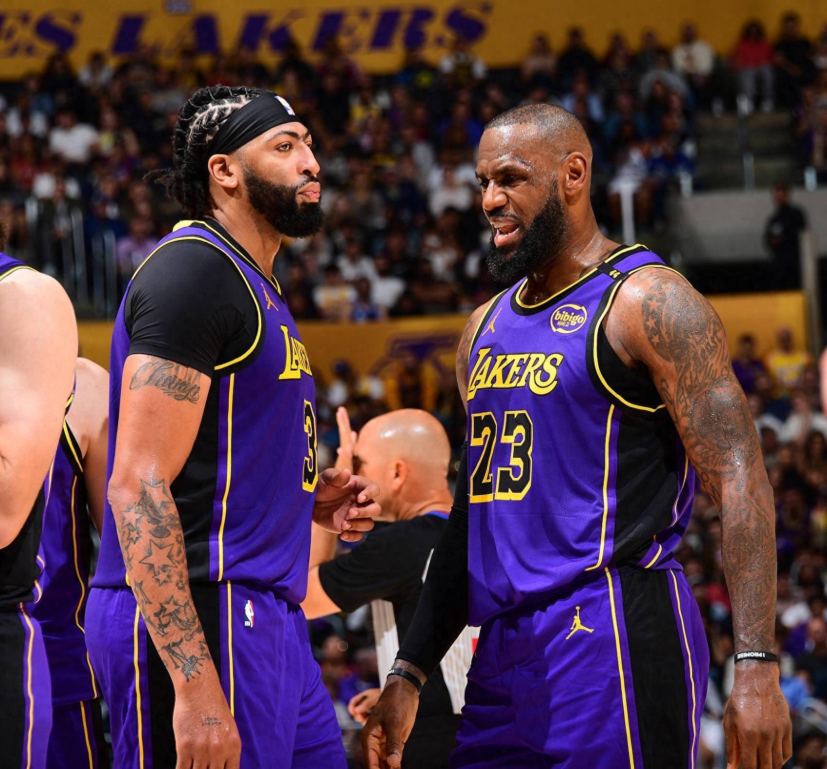 包含詹姆斯迎来七赛季出色发挥，SKT观众热烈欢呼！全场沸腾不已的词条